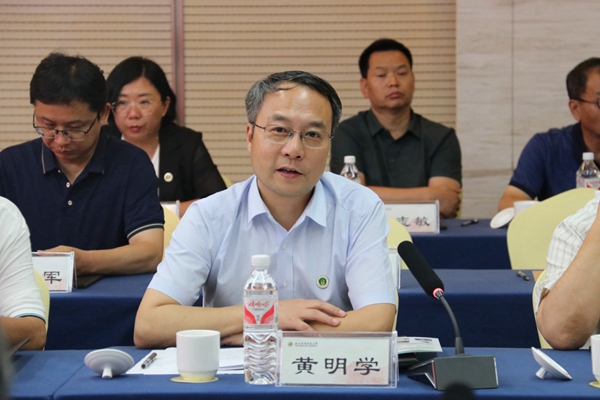 2.best365官网登录入口党委书记黄明学主持座谈会_副本.jpg