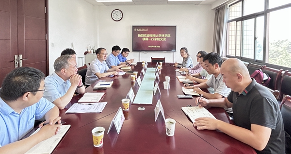 5fd6d3c2b1b5408eaf79309a164f078c.jpg 会场照片.jpg